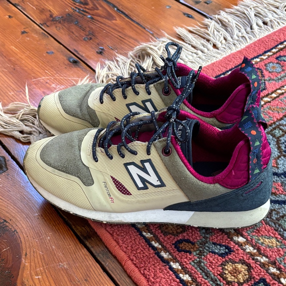 New Balance trailbuster Beige and Burgundy Sneakers